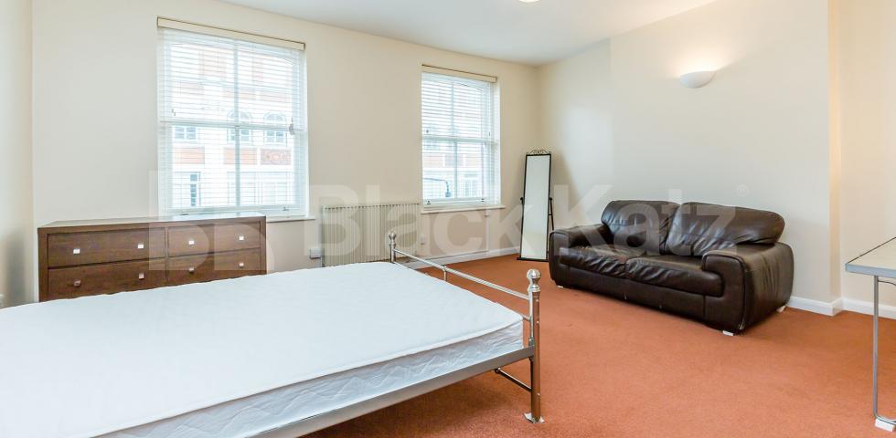 Fantastic spacious two bed by Goodge St Station Tottenham Court Road, West End